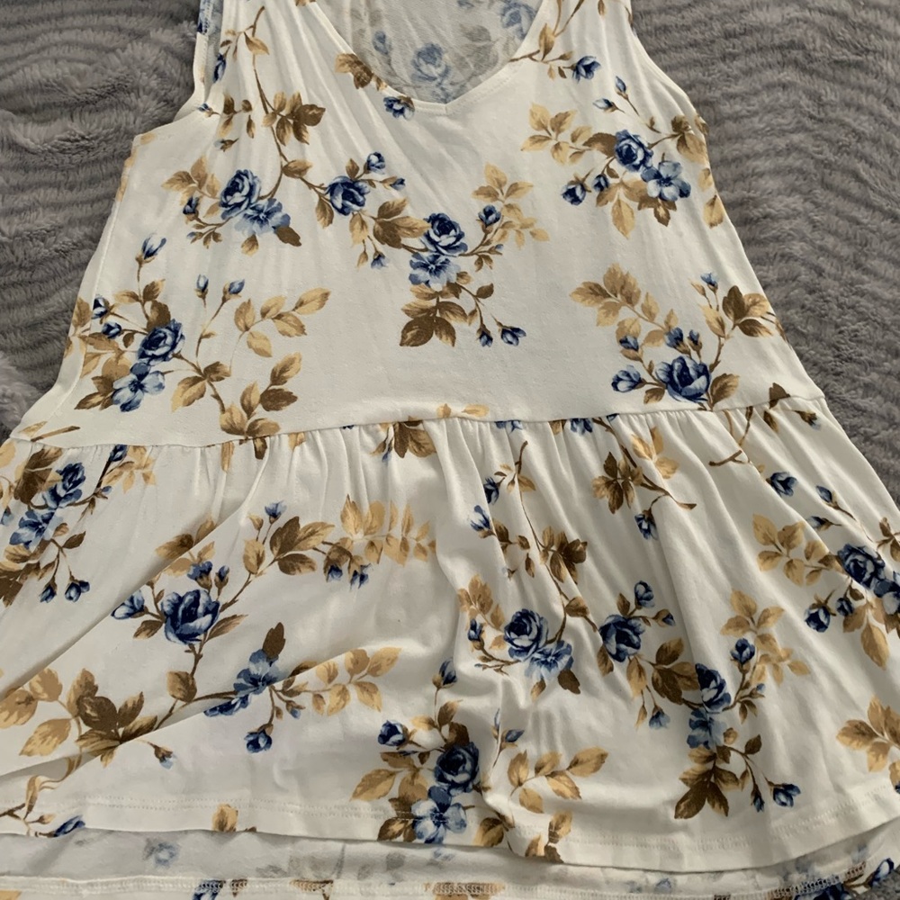 Flower tank top from American Eagle. Size XS